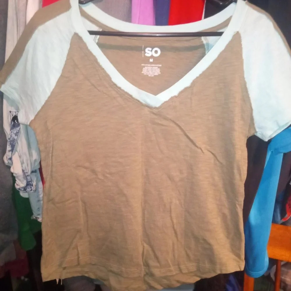 SO Raglan Varsity VNeck Tee Medium